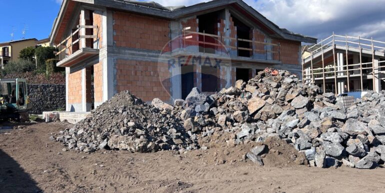 2025120195009-919296-102