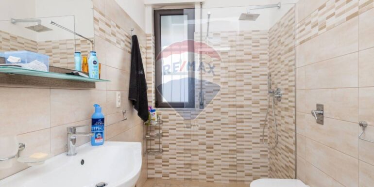 20251202114345-1005907-8