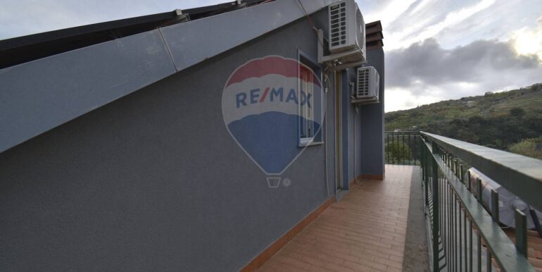 20251203175309-1006208-11