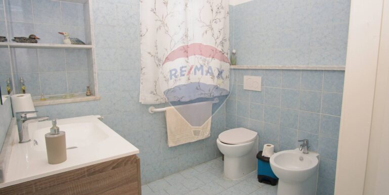 2025120344343-998786-52