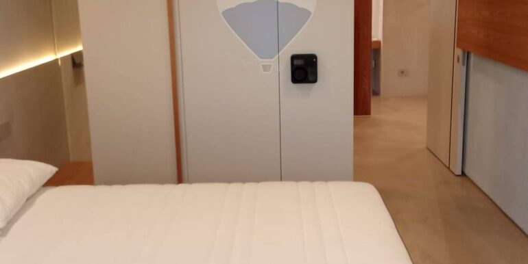 2025120385630-1006085-7