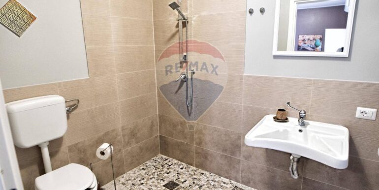 20251204121622-1006376-7