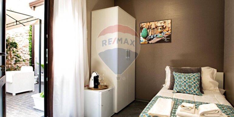 20251204121625-1006376-8