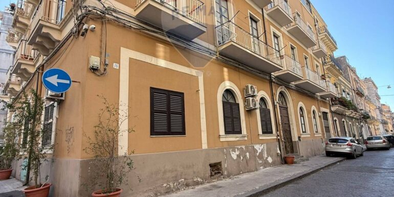 20251205224424-996018-25