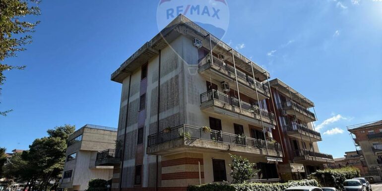 20251205224724-977983-8