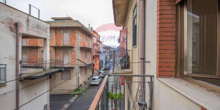 20251208182038-1002714-19