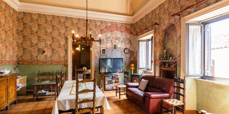 20251209120609-1008015-7