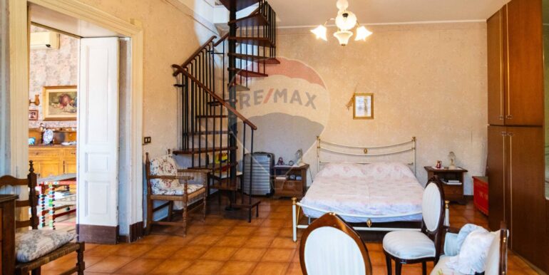 20251209120611-1008015-10