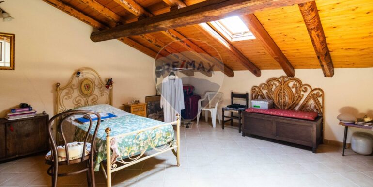 20251209120613-1008015-13