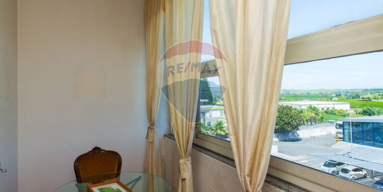 20251209145821-1008027-6