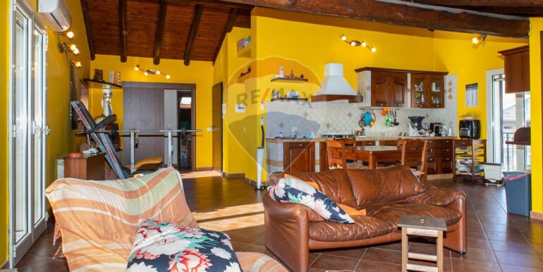 20251210101358-1008578-18