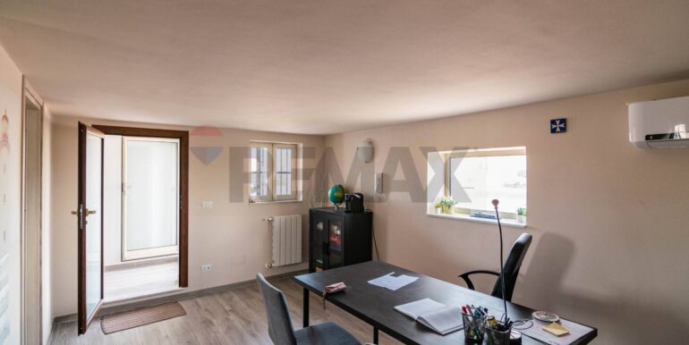 20251210201745-1004023-15