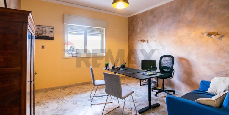 20251210201815-1004023-21