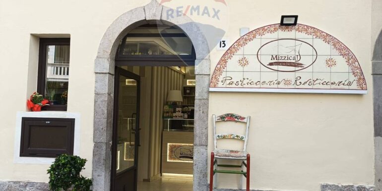 20251211181325-1010099-1