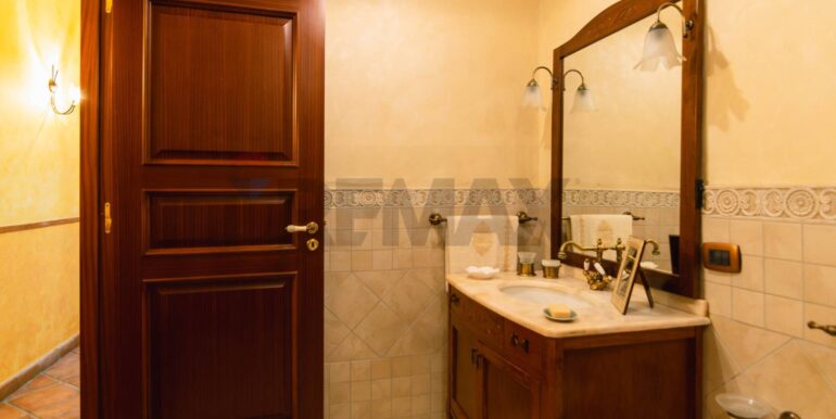 20251215105408-964785-9