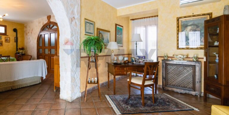 20251215105413-964785-11