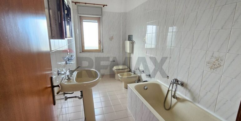 20251215203708-1010716-17