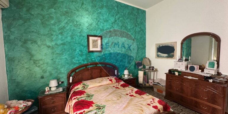 f0052555001742814495