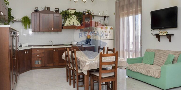 20220208180814-642015-8