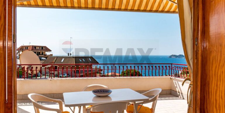 2024082991929-884065-7