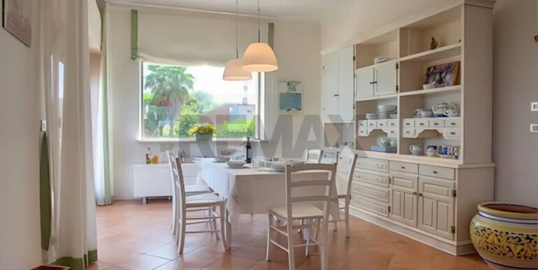 2024102992315-899287-10