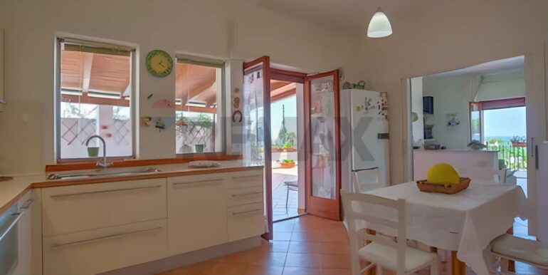 2024102992316-899287-17