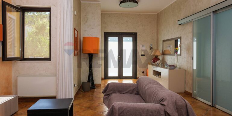 20241105171937-901179-8