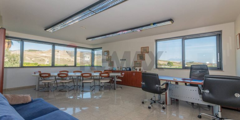 20241122104351-902999-32