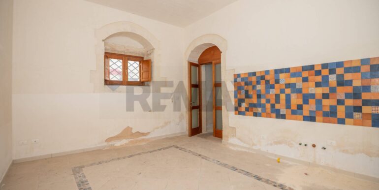 2025043092849-933686-3