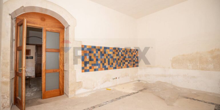 2025043092852-933686-5