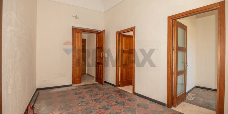 2025043092854-933686-6