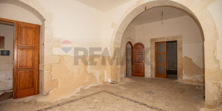 2025043092856-933686-7