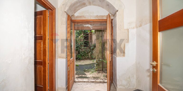 2025043092903-933686-11