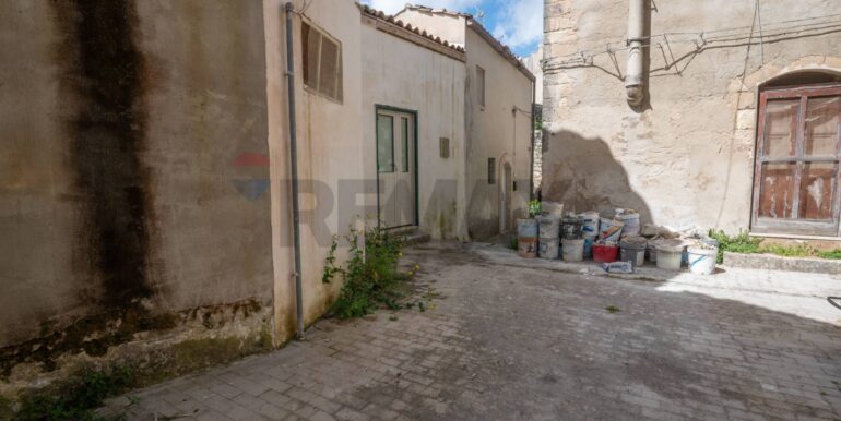 20250503152139-945008-3