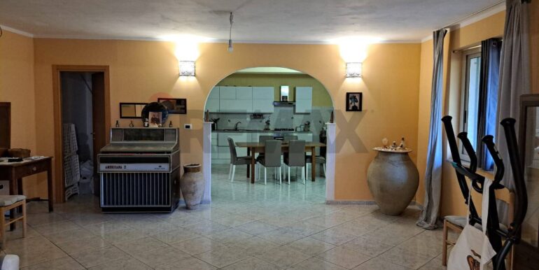 20250813175856-974704-15