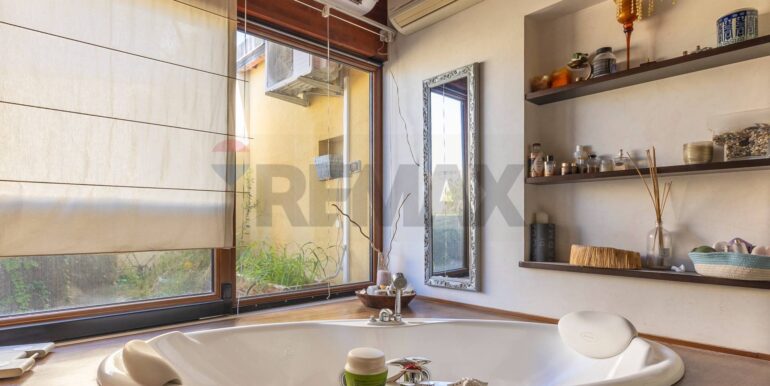 20250818122154-974931-18