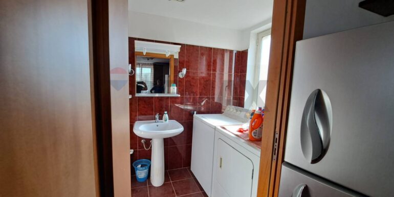 20250820181657-975079-11