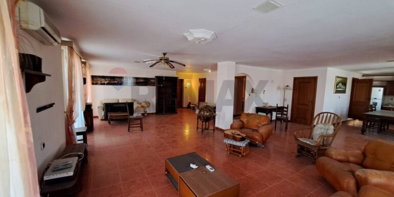 20250820181700-975079-12