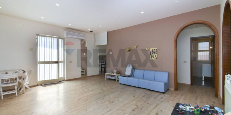 20250823164316-975018-8