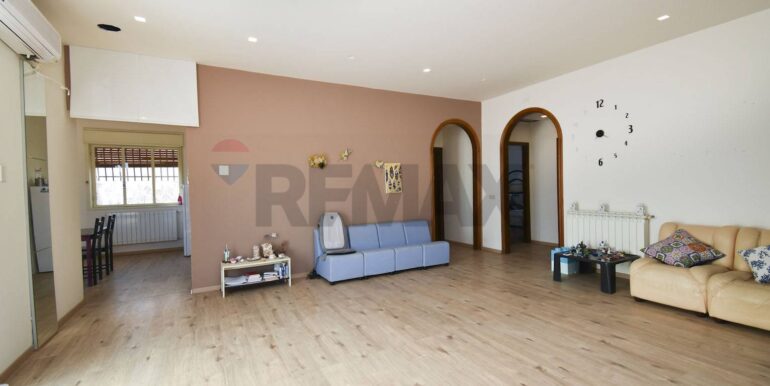 20250823164329-975018-14