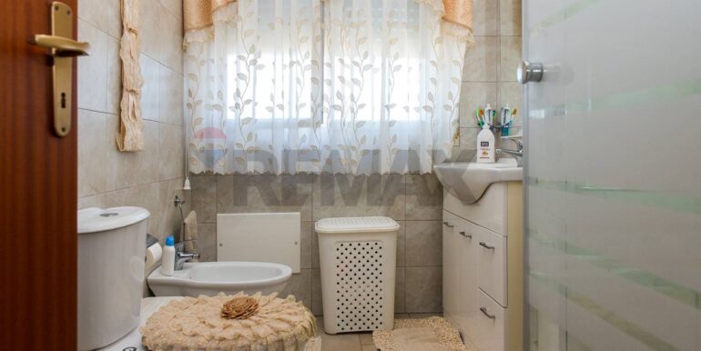 20250825184340-975684-33