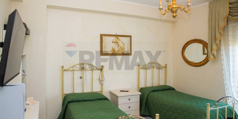 20250825184343-975684-34