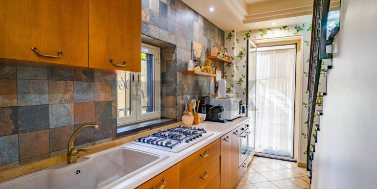 20250828202419-976370-10