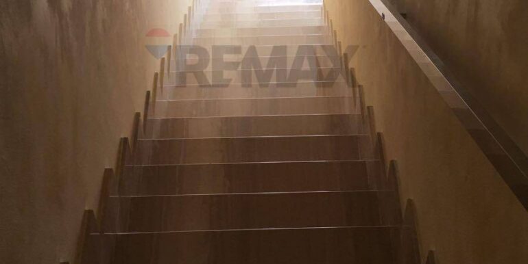 20250829183707-976633-19