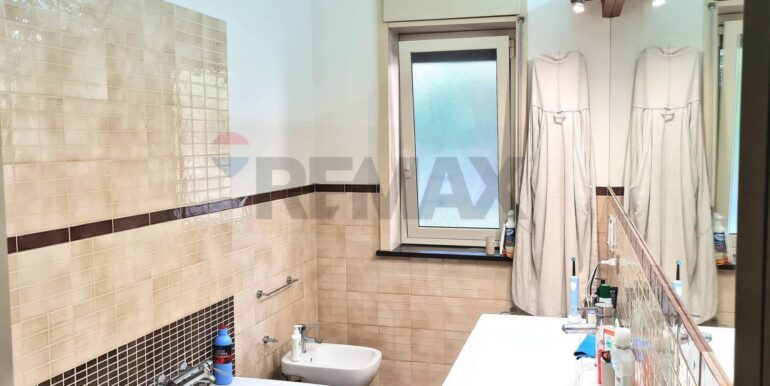 2025082983000-976086-12