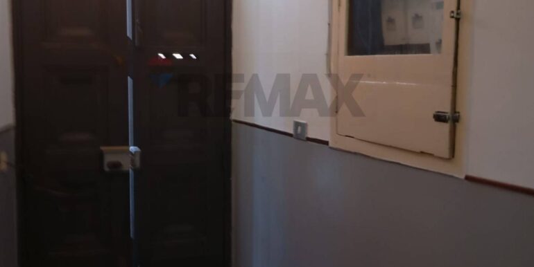 2025083001702-976679-10