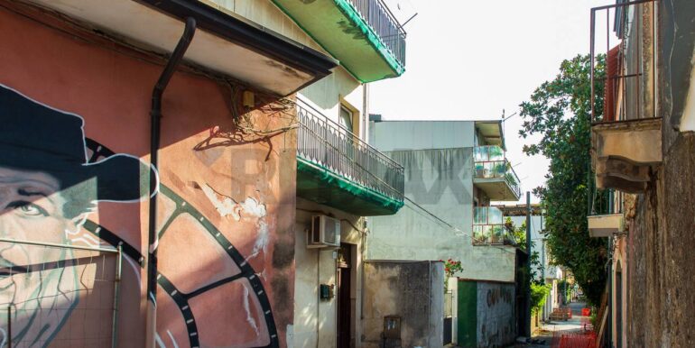 2025090301050-976731-2