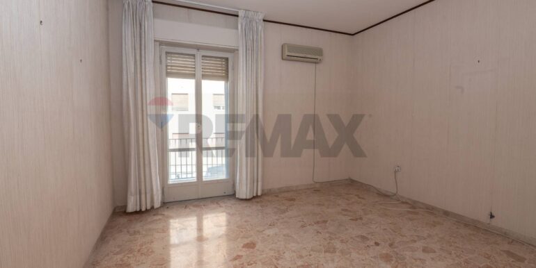 2025090994303-977945-12