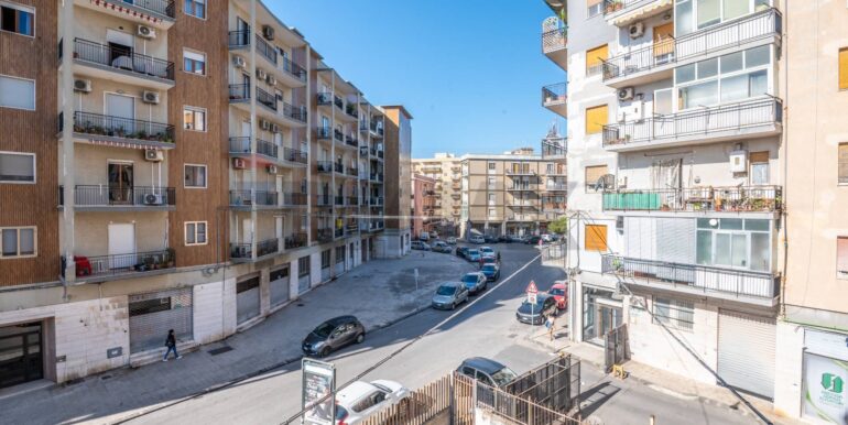 2025090994328-977945-18