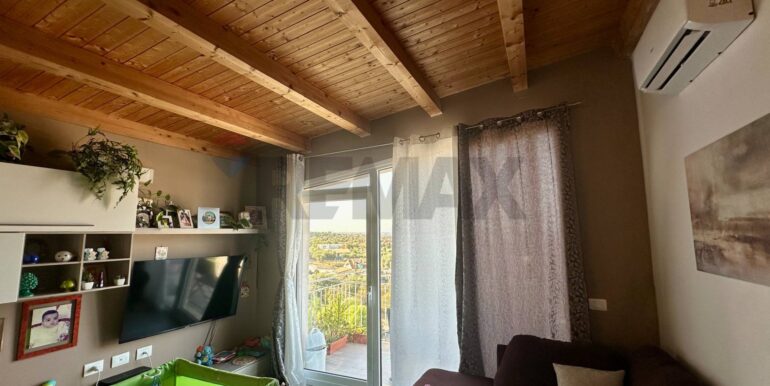 2025090995348-979976-3